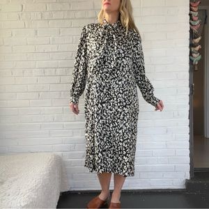 Silky vintage dress 🖤🤍